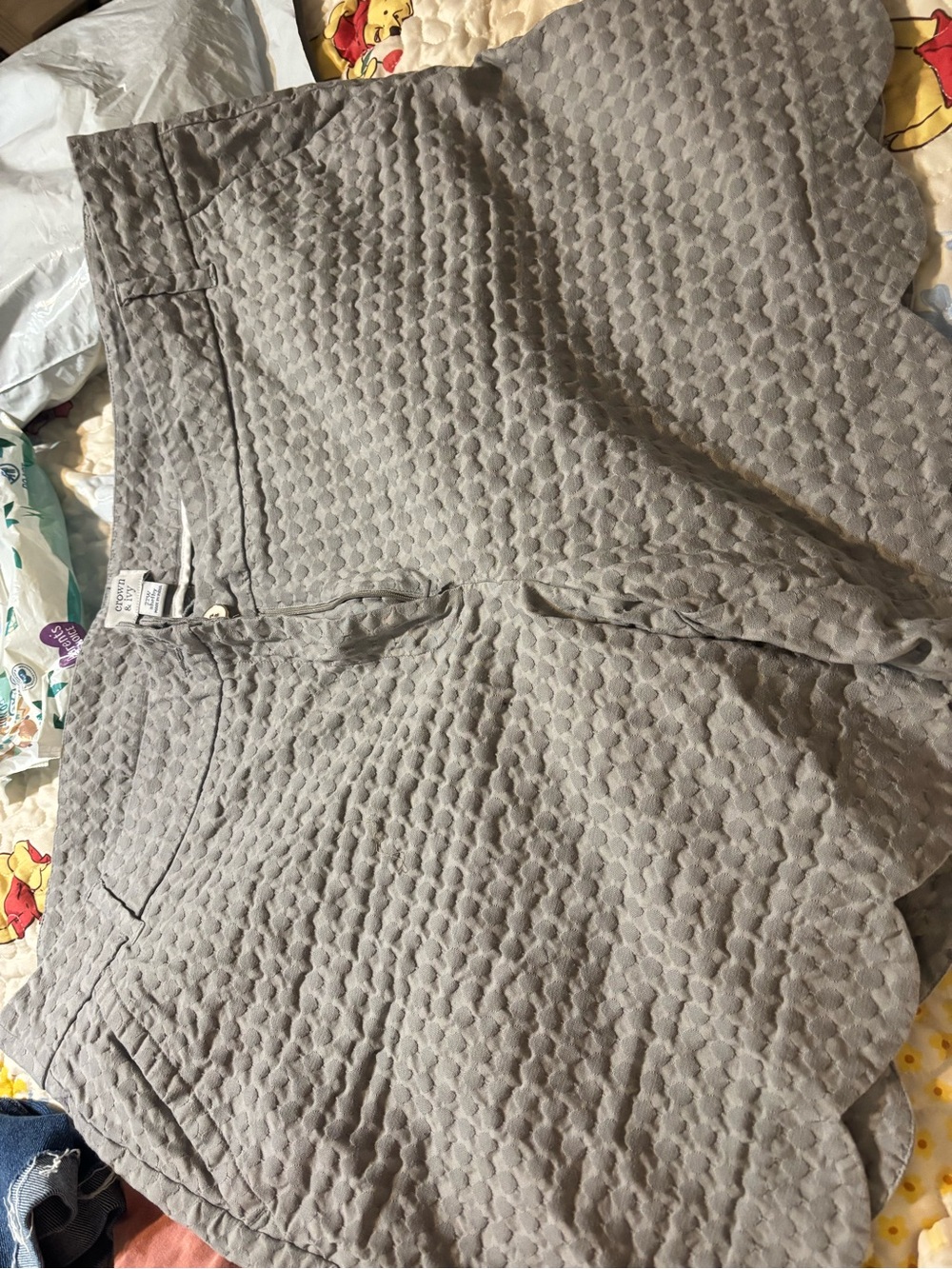 crown & ivy Quilted Scallop-Hem Shorts in Light Gray